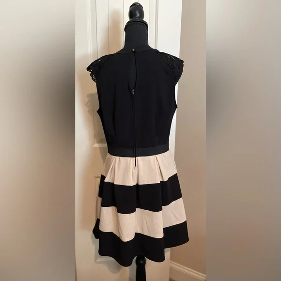 Sleeveless Dress - Picture 2 of 7